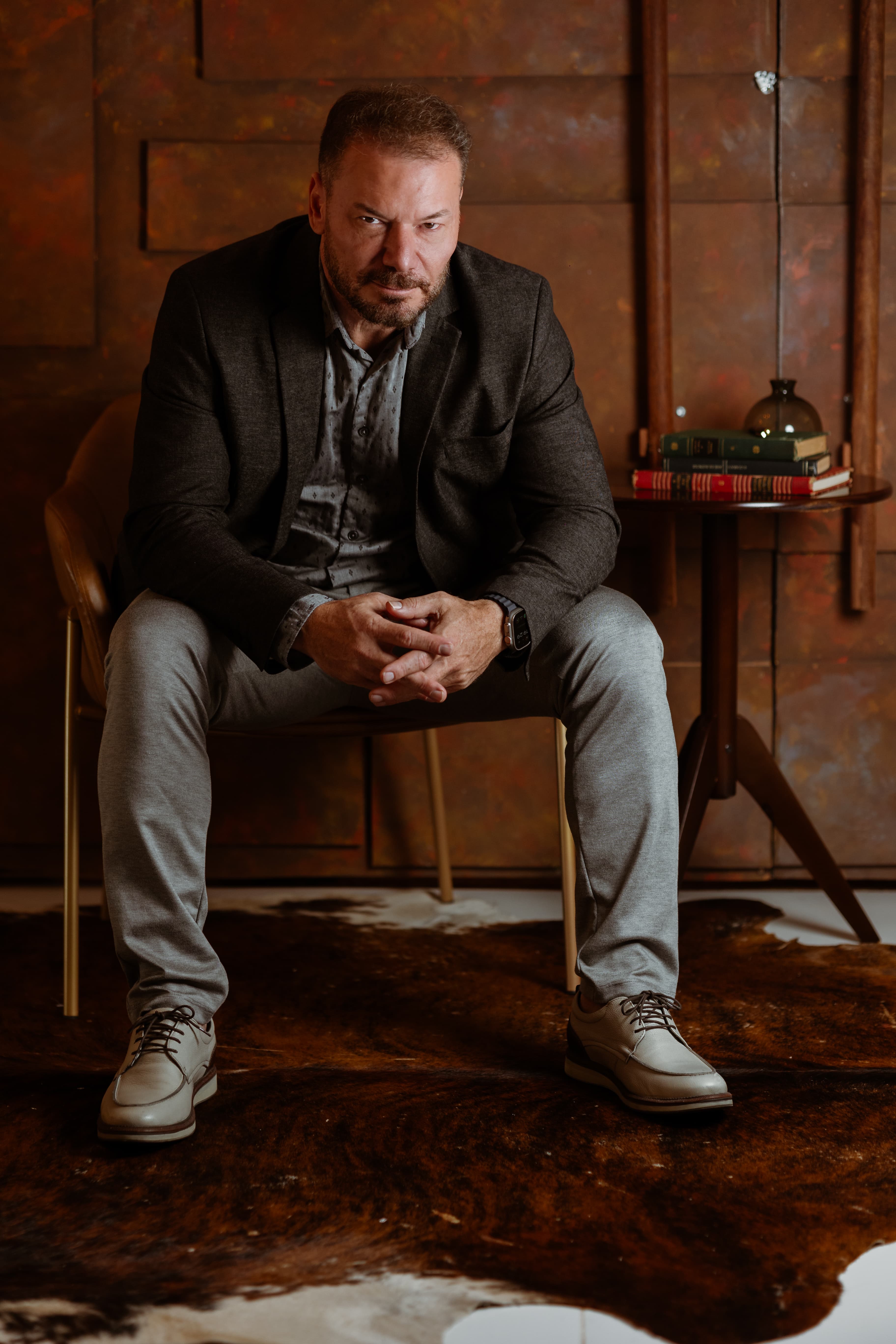 Dr. Marcelo Cater em seu consultório