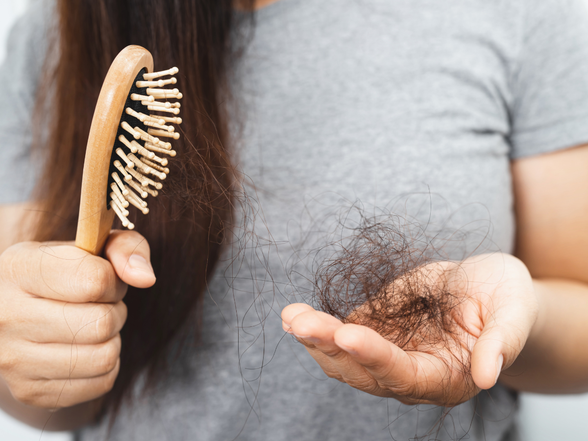 Queda de cabelo no emagrecimento: por que acontece?